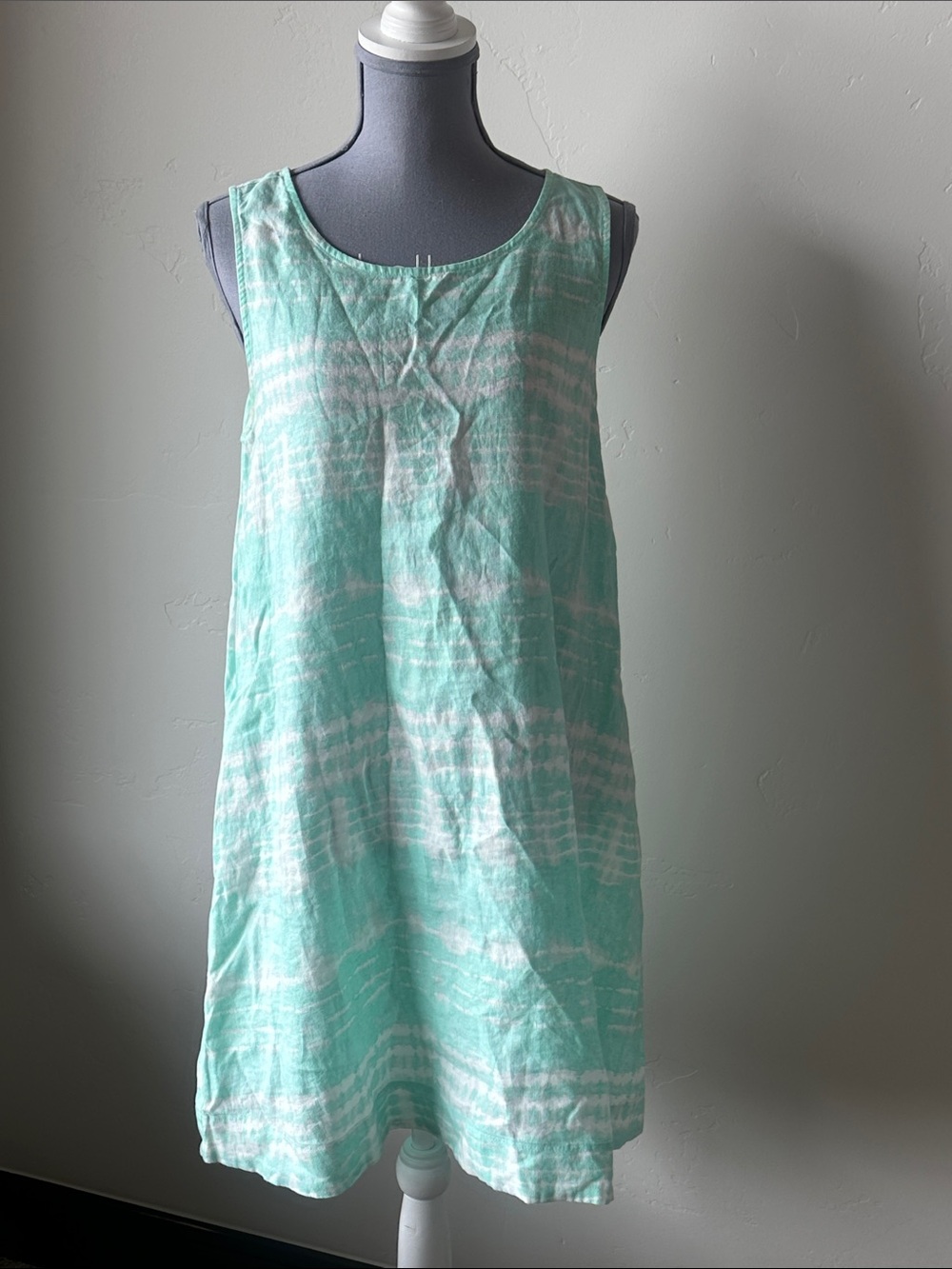 Nicole Miller Mint Green and White Sleeveless Shift Dress